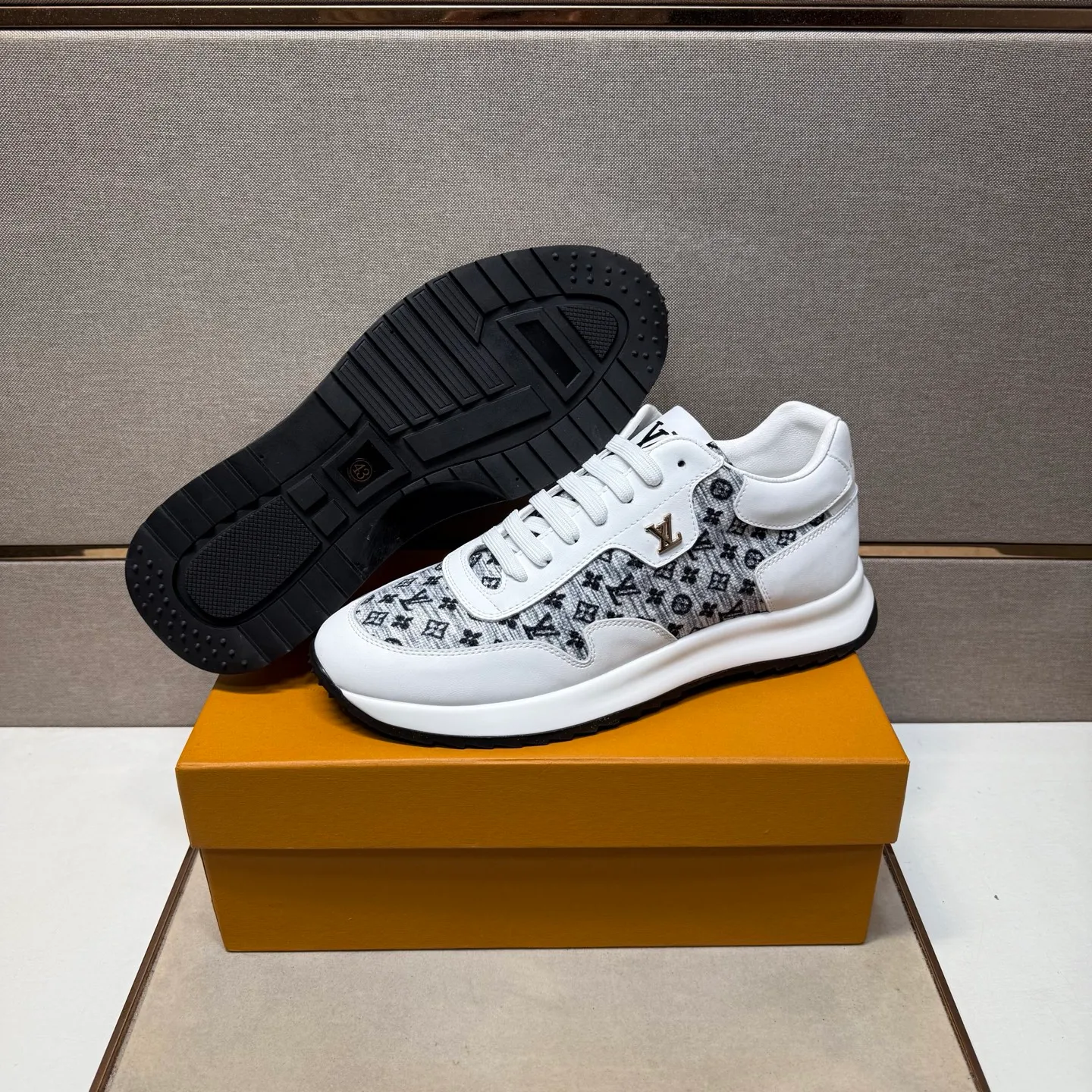 ⬛️Ex-factory price p442【LV～】men's casual shoes, 2025z cabinet sales simultaneously 🔶Size: 38-44 #️⃣ 🔷3 colors🔜The upper is made of multi-material splicing ➕Genuine leather lining, comfortable and breathable, sole: original comfortable and wear-resistant outsole, ⚠️real thing📱photographed🎬real thing is better📢📢📢